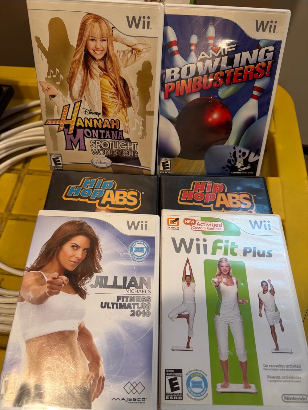 Nintendo Wii Game Lot - White, Blue, Yellow, Black